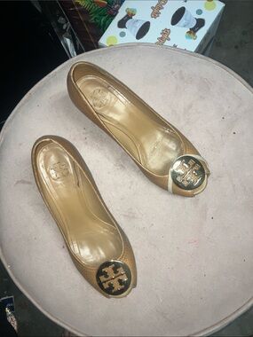 Tory Burch tan Gold Metallic Logo wedge open toe